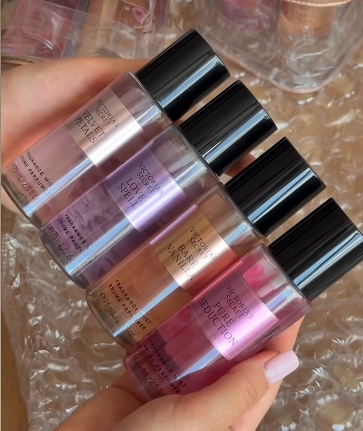 Set de 4 brumes (4x75ml) avec trousse de Victoria's Secret🎁