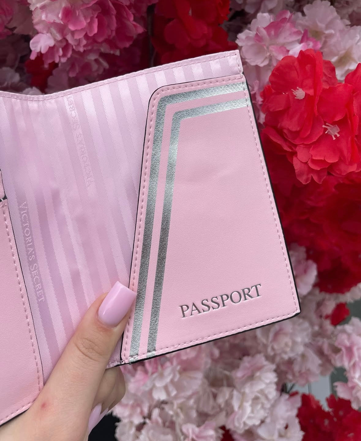 Étui pour passeport de Victoria's Secret✈️
