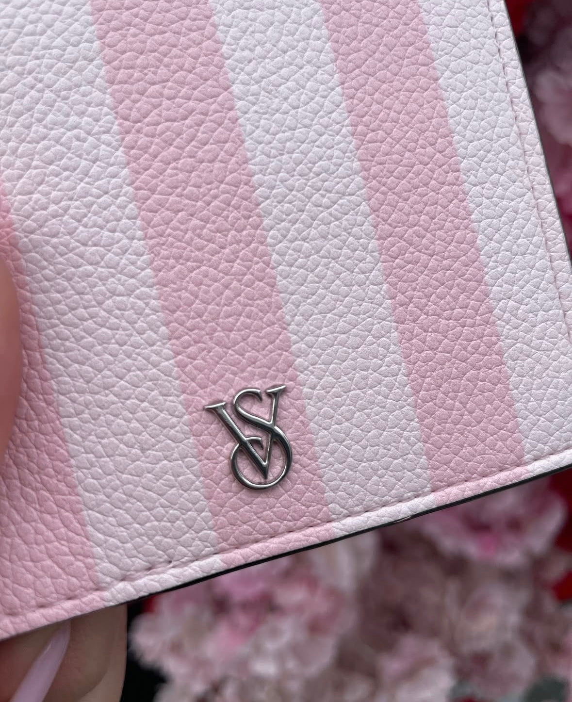 Étui pour passeport de Victoria's Secret✈️