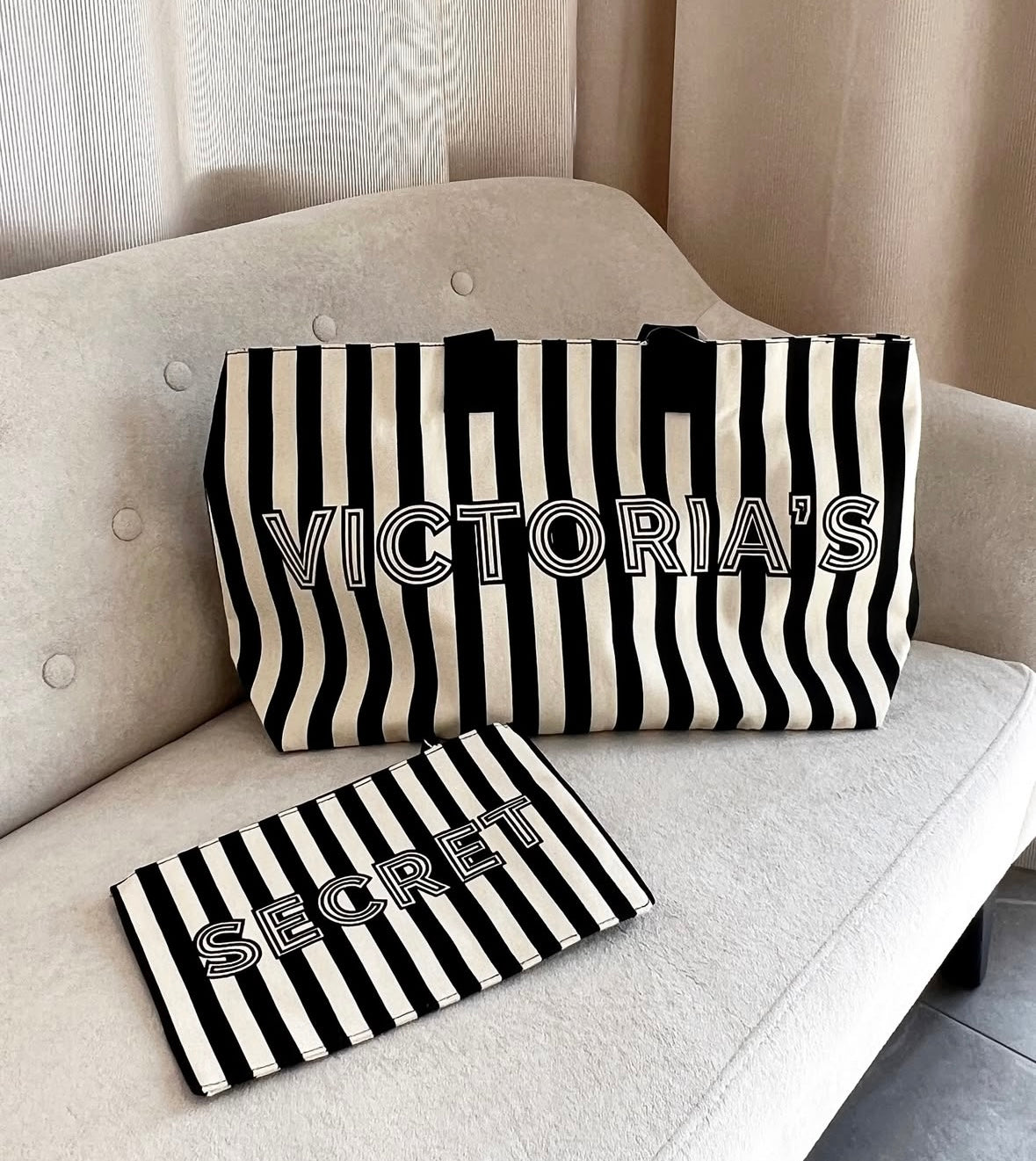 Sac de plage avec pochette assortie de Victoria's Secret🖤🤍
