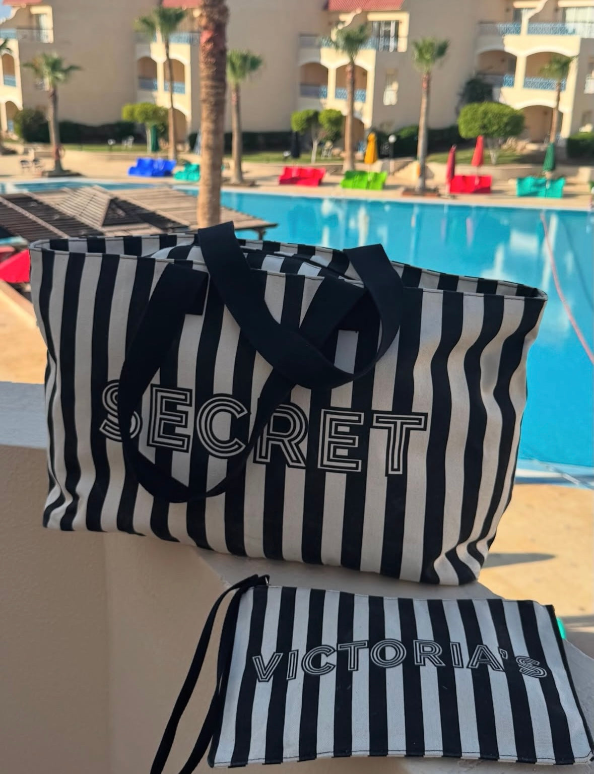 Sac de plage avec pochette assortie de Victoria's Secret🖤🤍