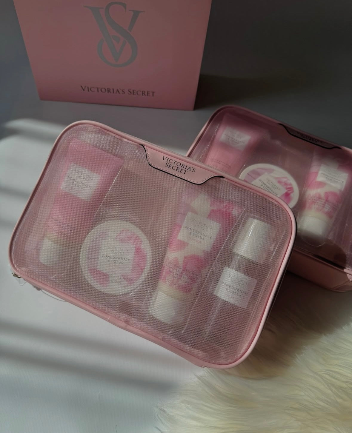 Set de 4 produits Pomegranate & Lotus avec trousse de Victoria's Secret🎁