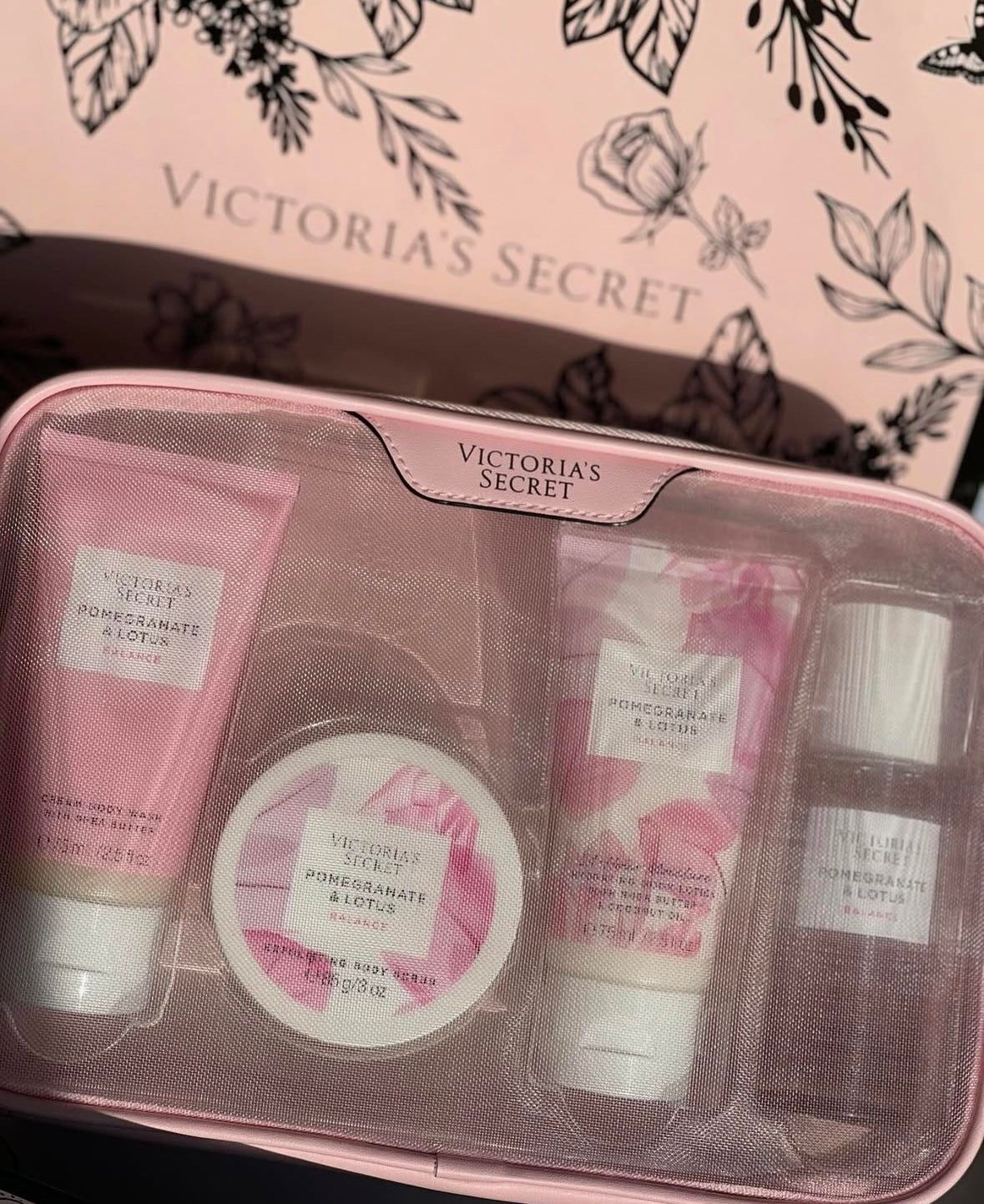 Set de 4 produits Pomegranate & Lotus avec trousse de Victoria's Secret🎁