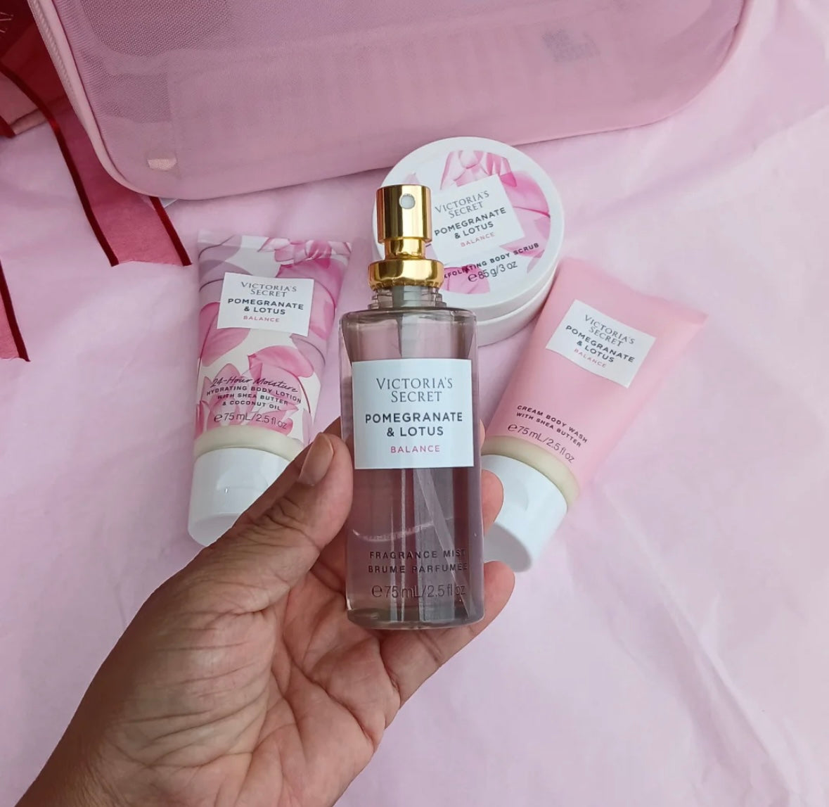 Set de 4 produits Pomegranate & Lotus avec trousse de Victoria's Secret🎁