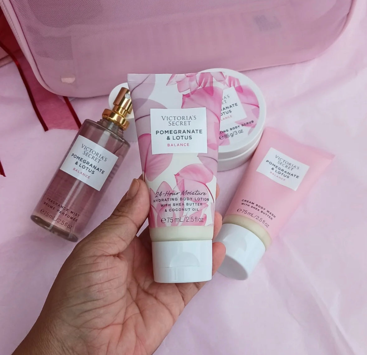 Set de 4 produits Pomegranate & Lotus avec trousse de Victoria's Secret🎁