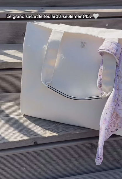 Grand sac à motif floral en relief avec écharpe de Victoria's Secret🤍
